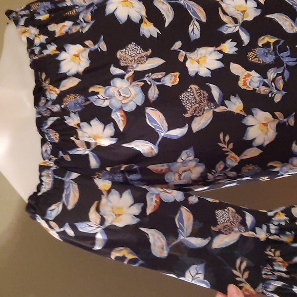 WHBM off the shoulder top - Picture 6 of 10